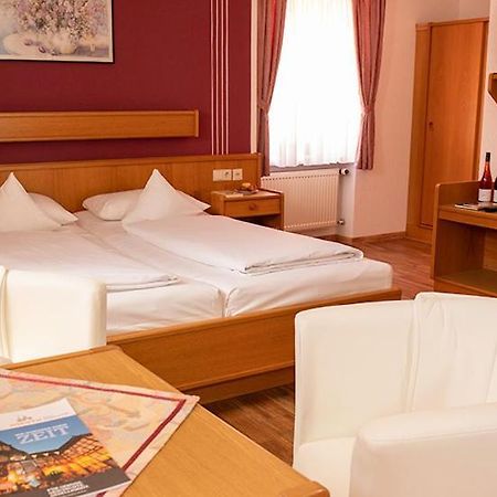 Hotel Garni Zum Hirschen Iphofen Exteriör bild