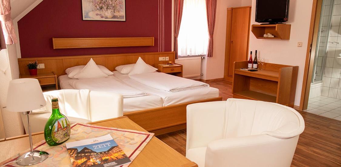 Hotel Garni Zum Hirschen Iphofen Exteriör bild
