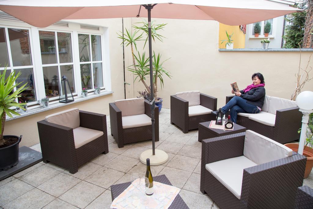 Hotel Garni Zum Hirschen Iphofen Exteriör bild